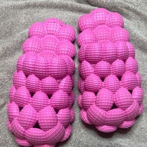 J Slides Kids Pink Bubble Textured Slip-On Slippers